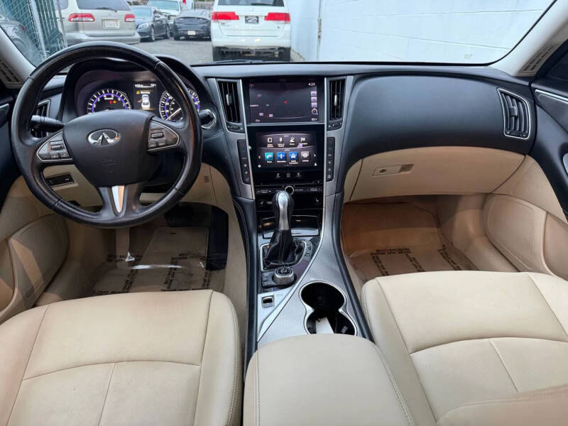 2015 Infiniti Q50 Premium