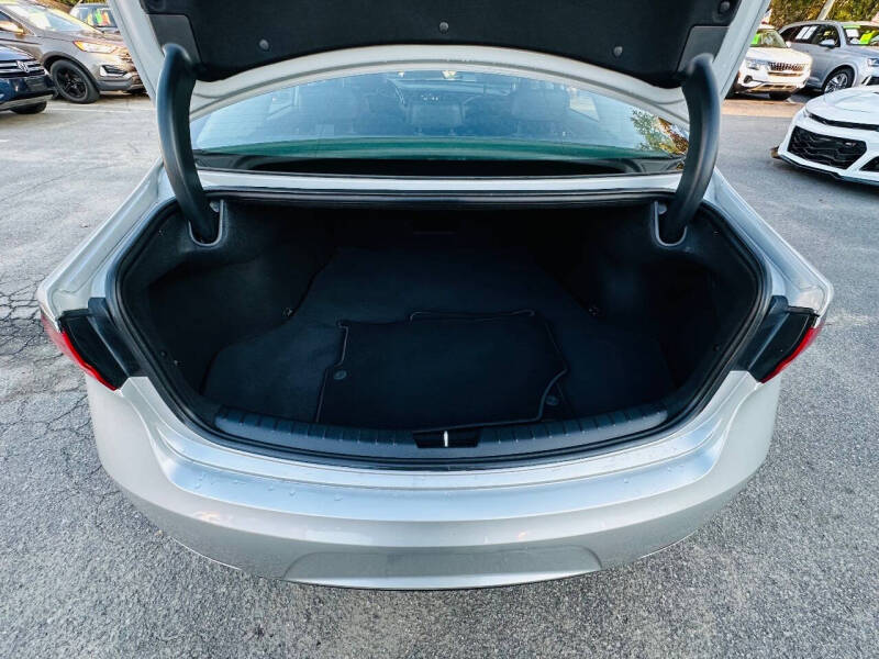 2018 Kia Cadenza Premium