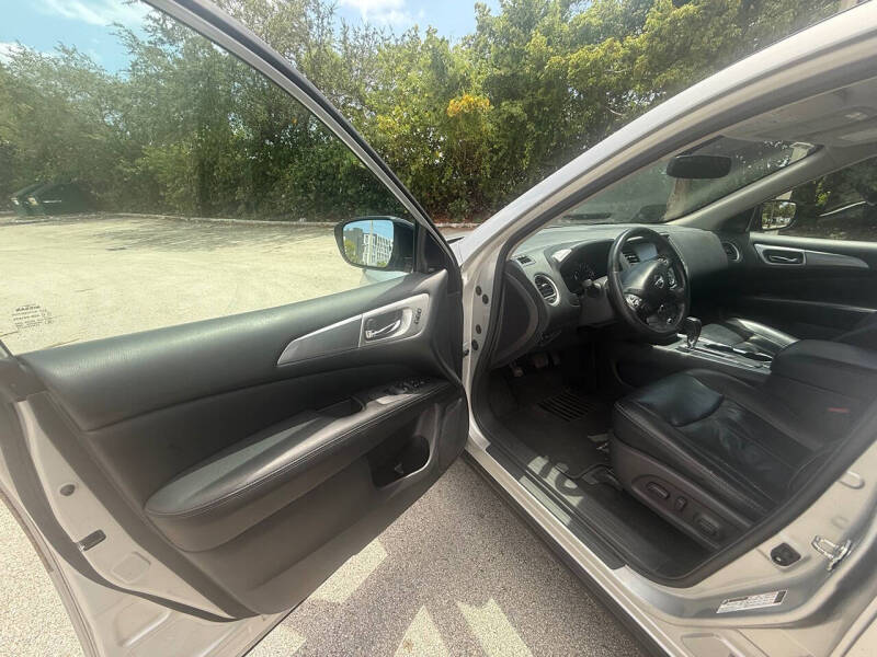 2017 Nissan Pathfinder SL