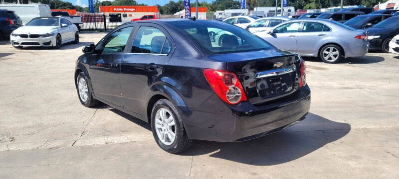 2014 Chevrolet Sonic LT photo 4