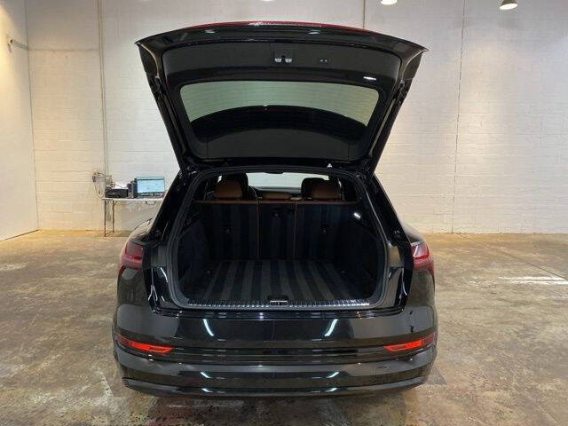 2022 Audi e-tron quattro Premium