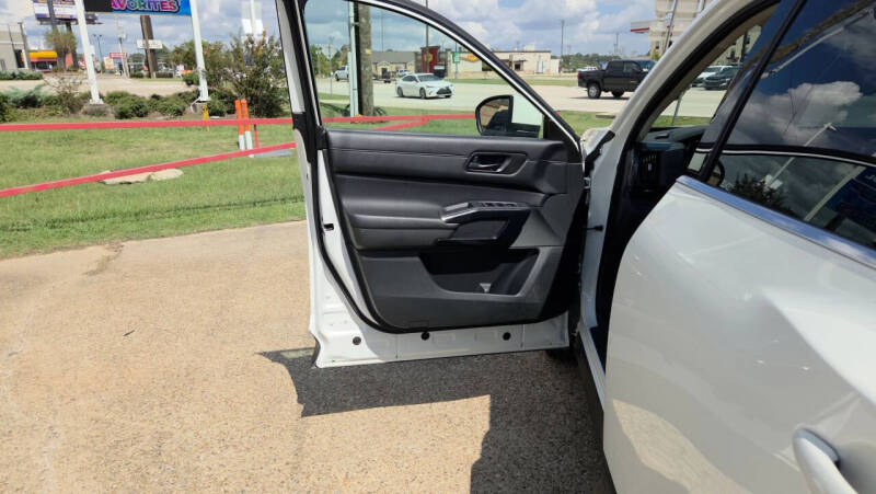 2024 Nissan Pathfinder SV