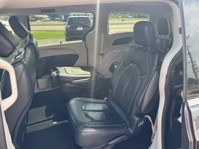 2022 Chrysler Pacifica Touring L