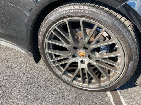 2023 Porsche Panamera 4 Platinum Edition