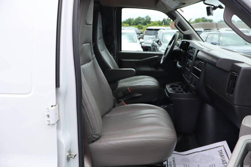 2023 GMC Savana 2500