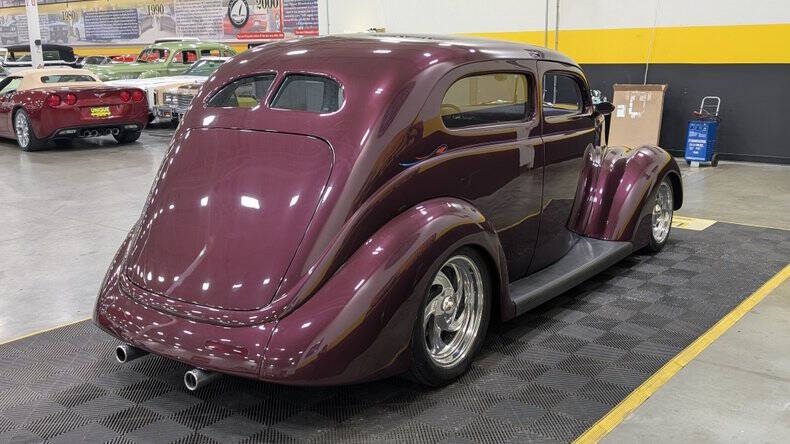 1937 Ford Deluxe