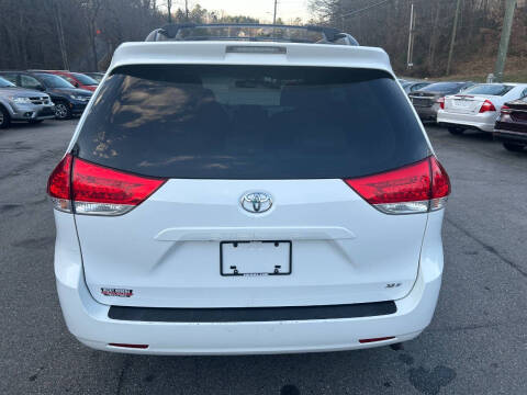 2014 Toyota Sienna XLE 8-Passenger