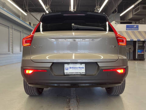 2022 Volvo XC40 T5 R-Design