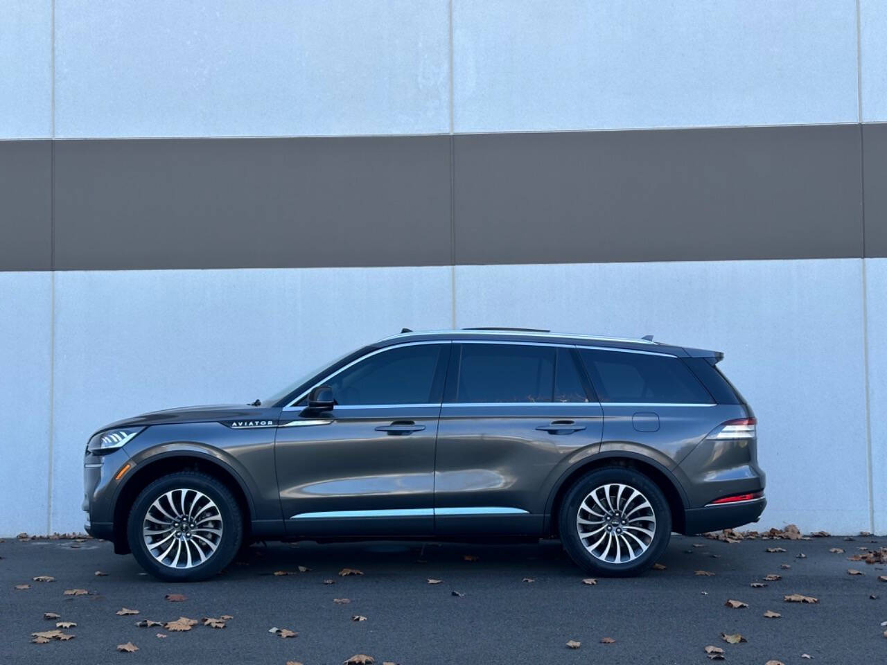 2020 Lincoln Aviator for sale at Phoenix Motor Co in Romulus, MI