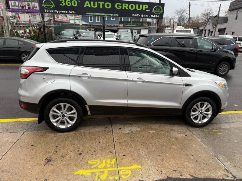 2018 Ford Escape SEL photo 9