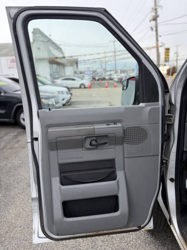 2010 Ford E-Series E-350 SD XL