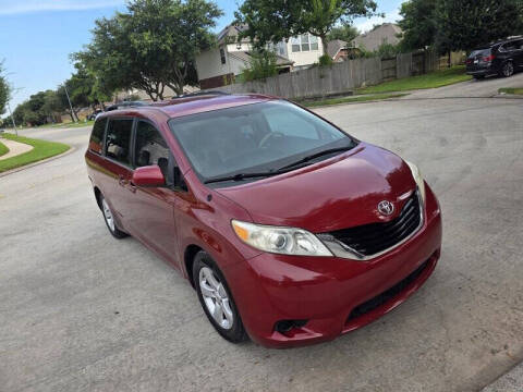 2013 Toyota Sienna LE 8-Passenger
