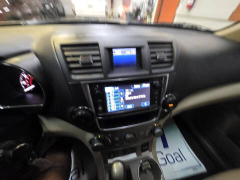 2013 Toyota Highlander SE