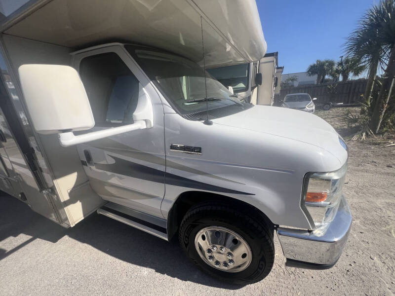 2016 Coachmen RV Leprechaun 220QB