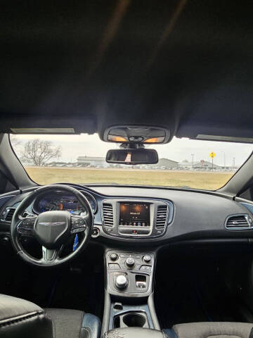 2015 Chrysler 200 S