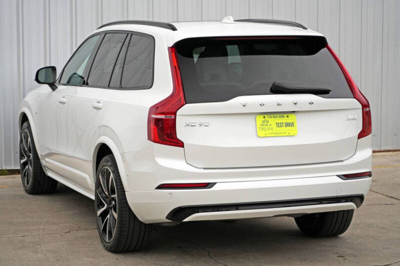 2023 Volvo XC90 Recharge T8 Ultimate Dark Theme