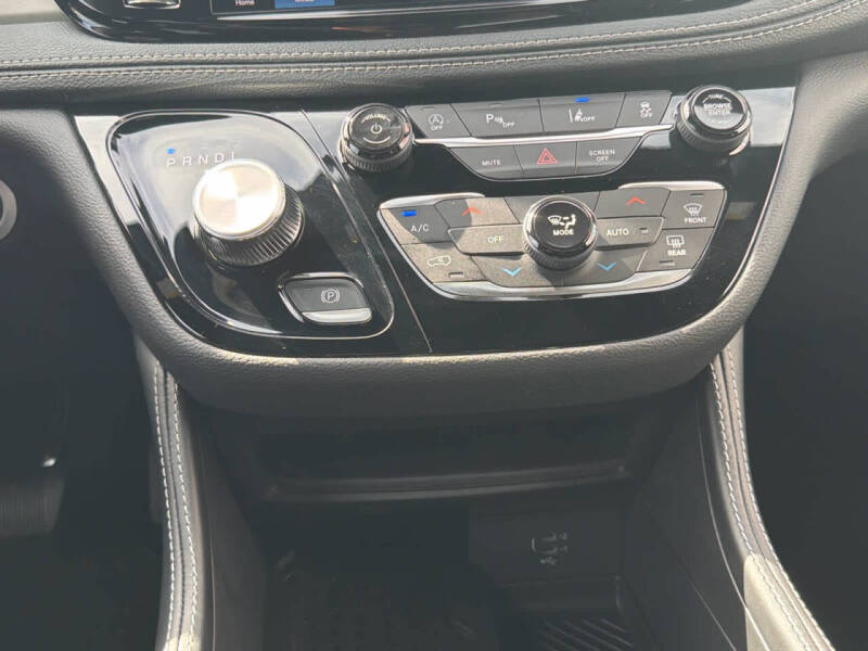 2027 Chrysler Pacifica Limited