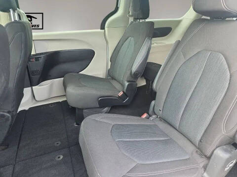2022 Chrysler Voyager LX