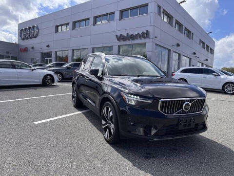 2025 Volvo XC40 B5 Plus Bright Theme