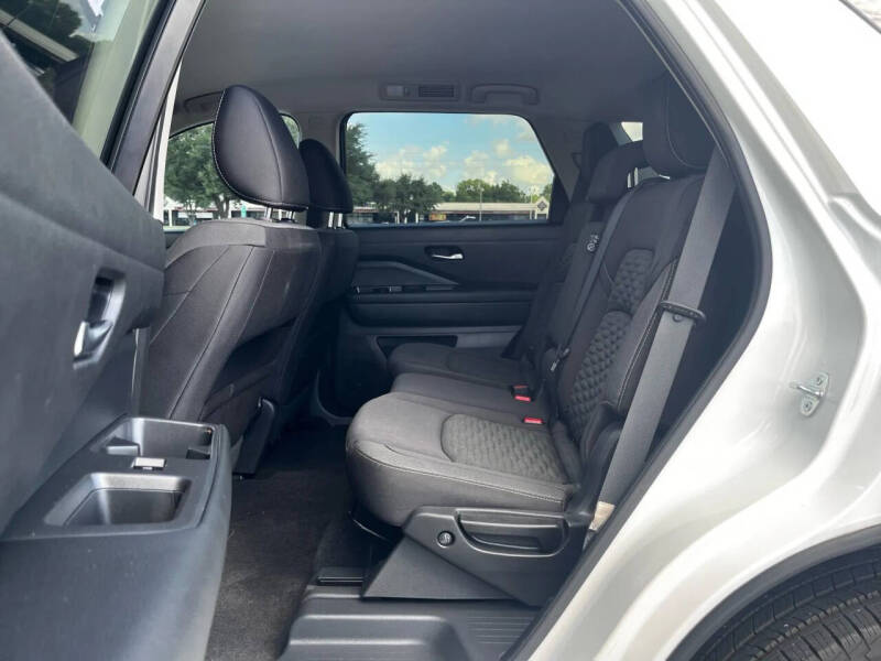 2022 Nissan Pathfinder SV