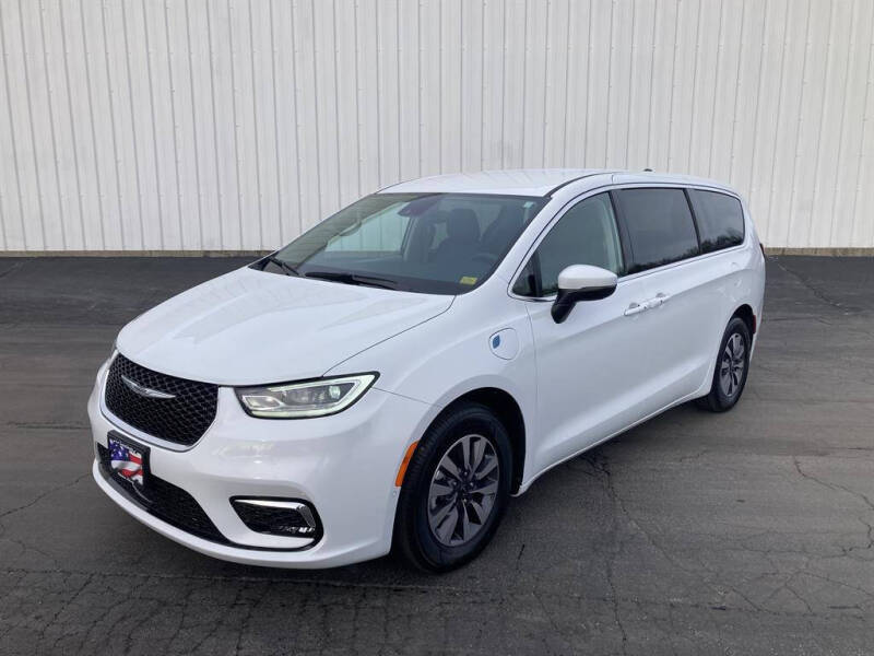 2023 Chrysler Pacifica Hybrid Touring L's photo