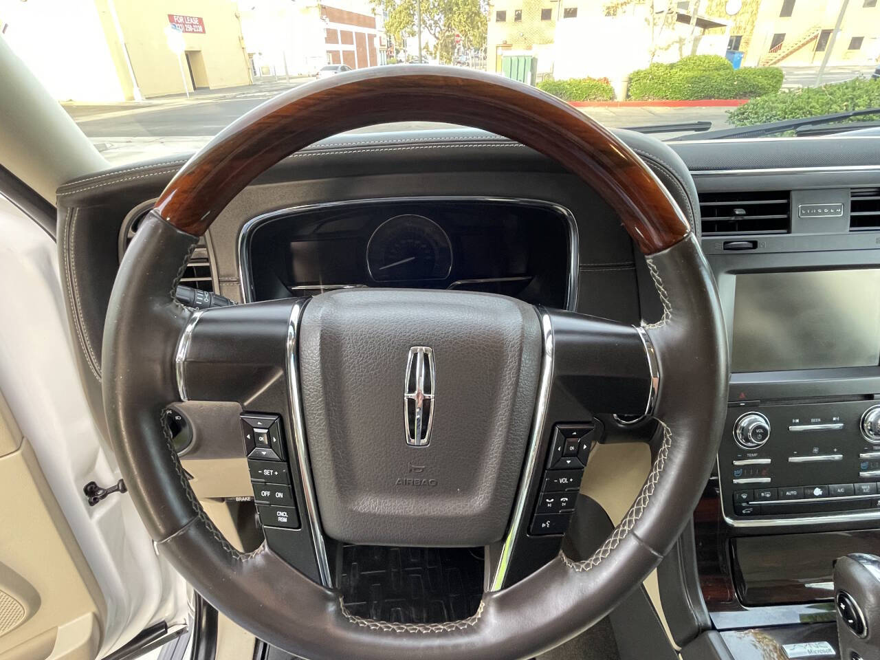 2015 Lincoln Navigator for sale at Got Cars in Downey, CA