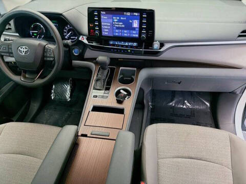 2024 Toyota Sienna LE 8-Passenger