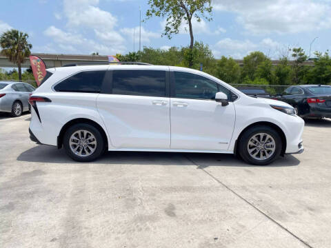 2021 Toyota Sienna LE 8-Passenger