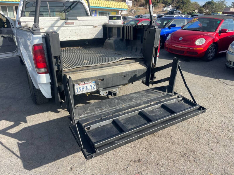 2004 Ford F-250 Super Duty XL photo 11