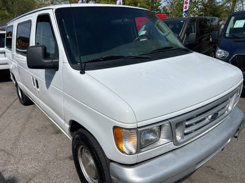 2003 Ford E-Series E-150 Base