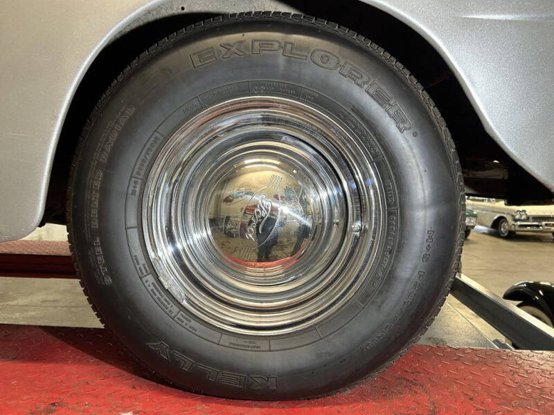 1947 Ford Super Deluxe