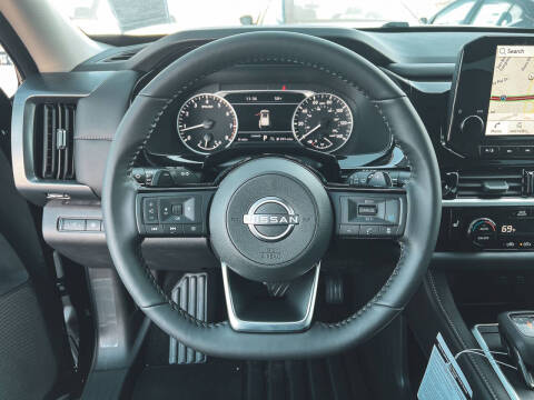 2025 Nissan Pathfinder SL