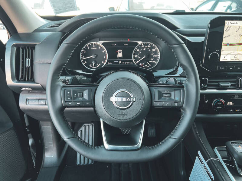 2025 Nissan Pathfinder SL