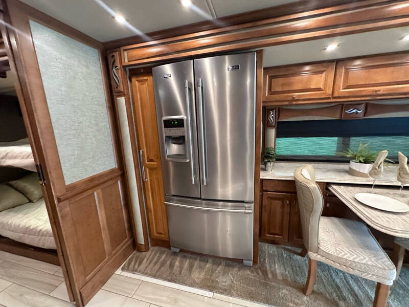 2019 Tiffin Phaeton 40qkh BUNK BEDS, King Bed