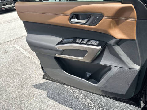 2025 Nissan Pathfinder Platinum