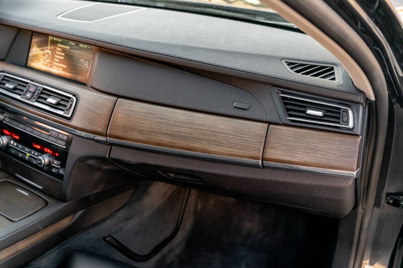 2011 BMW 7 Series 750Li xDrive