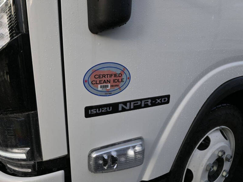 2025 Isuzu NPR-HD