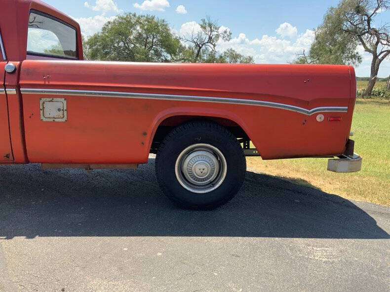 1969 Dodge D200 Pickup
