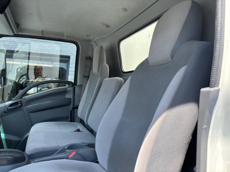 2018 Isuzu NPR Box Van
