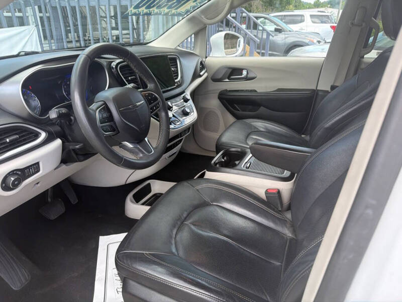 2022 Chrysler Pacifica Touring L