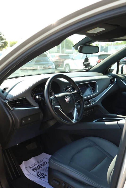 2022 Buick Enclave Essence