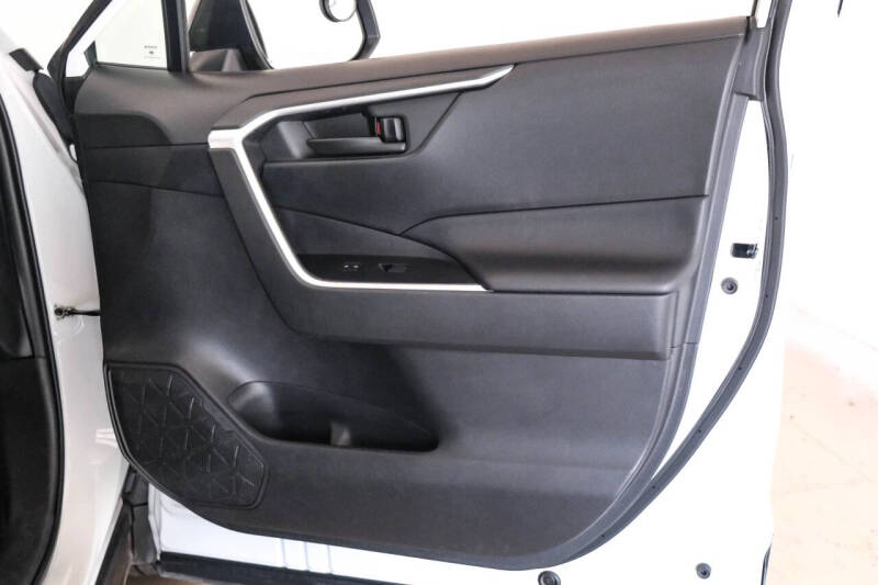 2020 Toyota RAV4 Hybrid LE