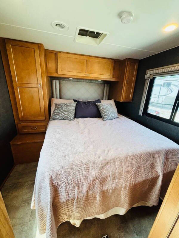 2016 Winnebago Spirit 31K