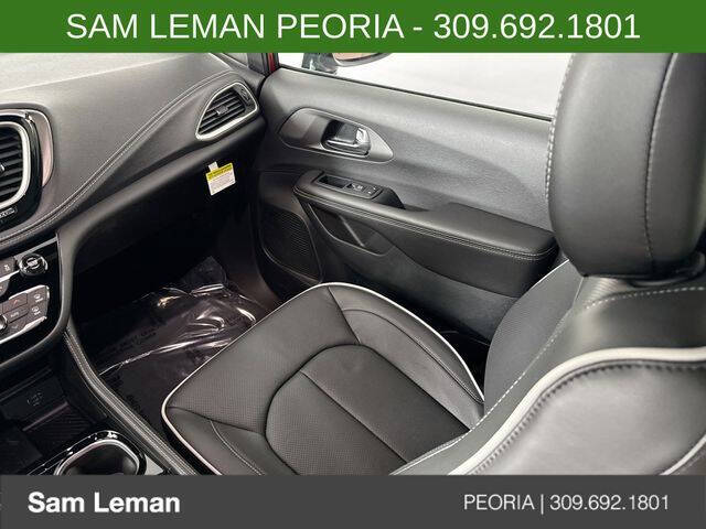2027 Chrysler Pacifica Limited