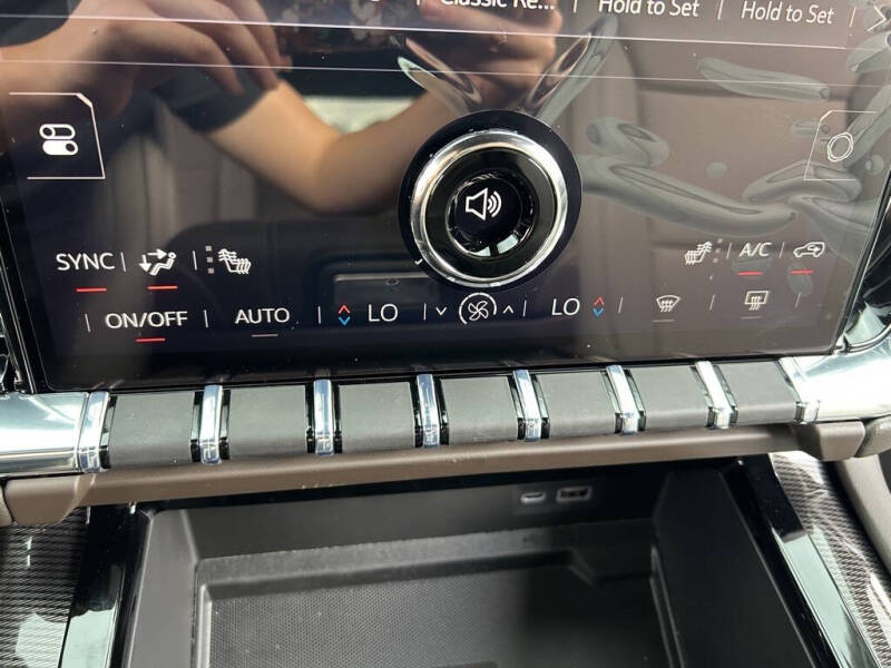 2025 GMC Yukon Elevation