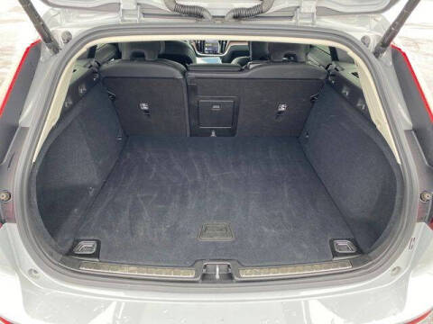 2025 Volvo V60 Cross Country B5 Plus