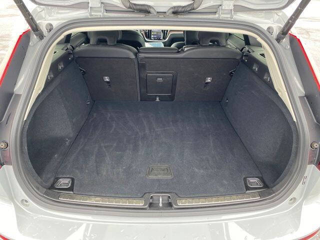 2025 Volvo V60 Cross Country B5 Plus