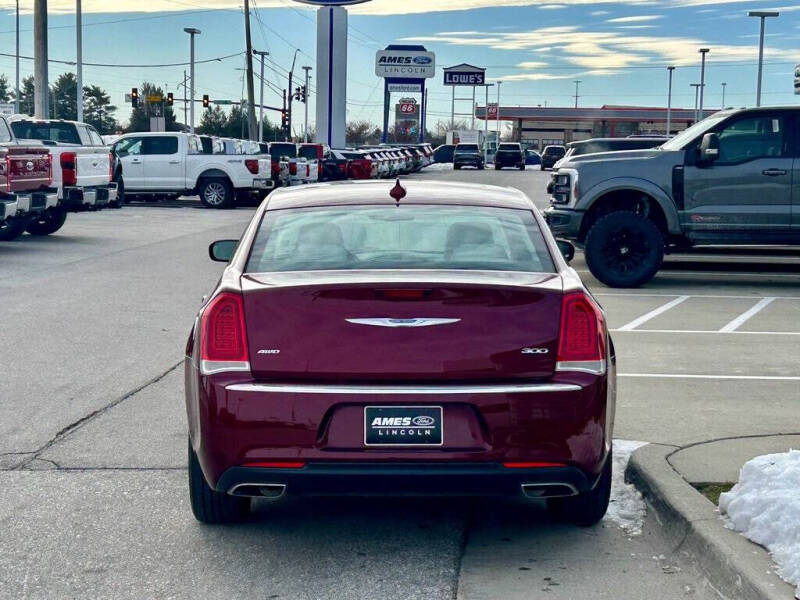 2017 Chrysler 300 Limited