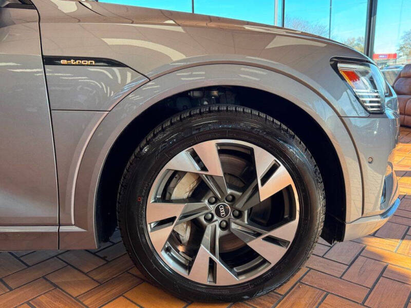 2021 Audi e-tron quattro Premium