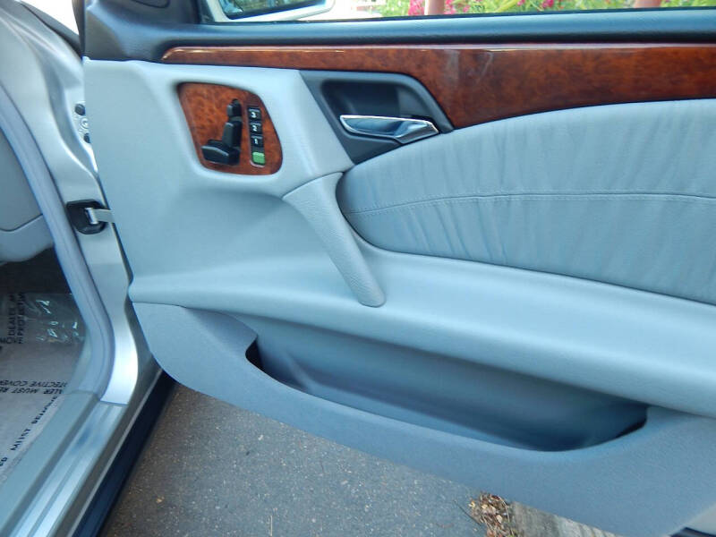 1999 Mercedes-Benz E-Class E 320